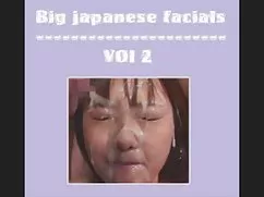 成熟的地板上，日本面部护理乌鸦获得的猫