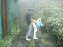 色情网站吸他妈的性感的牛仔短裤的战利品